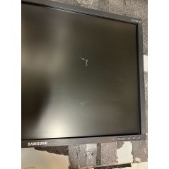 Samsung 24"-tommers skærm (brugt witg big scratch, see picture)