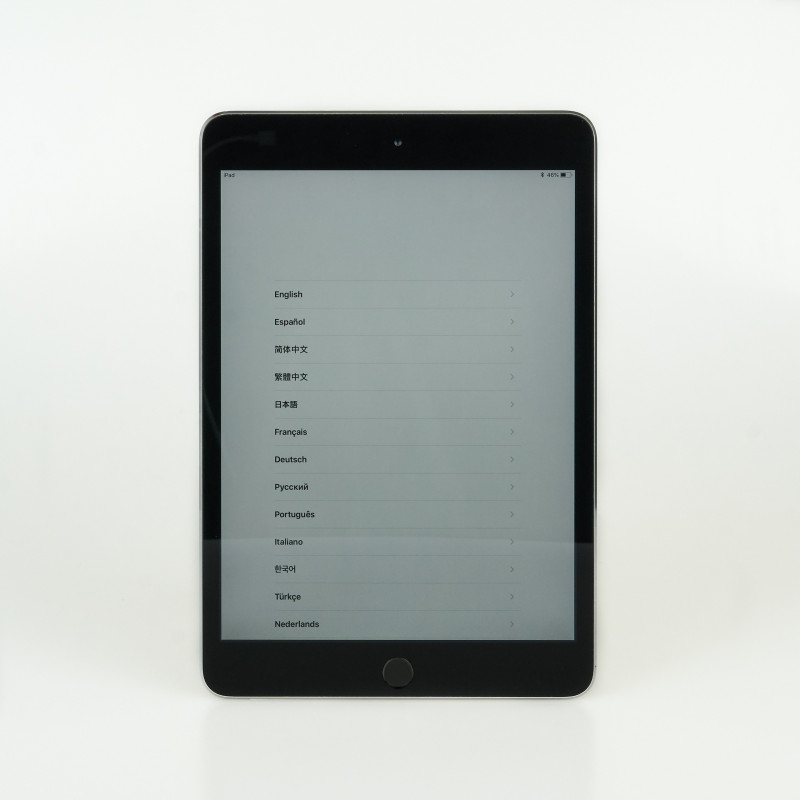 Billig tablet - Apple iPad Mini 3 16 GB space gray (brugt med ridset skærm)